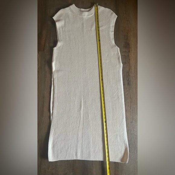 H&M Sleeveless Ivory Ribbed knit Sweater/ Dress with side slits. Size Large - Picture 8 of 13